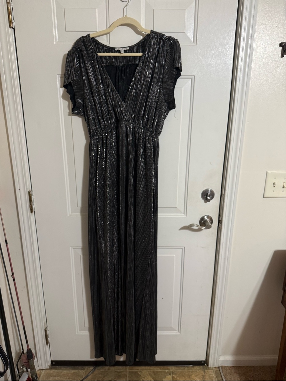 See and Be Seen Metallic Pleated Midi Dress – Size M
